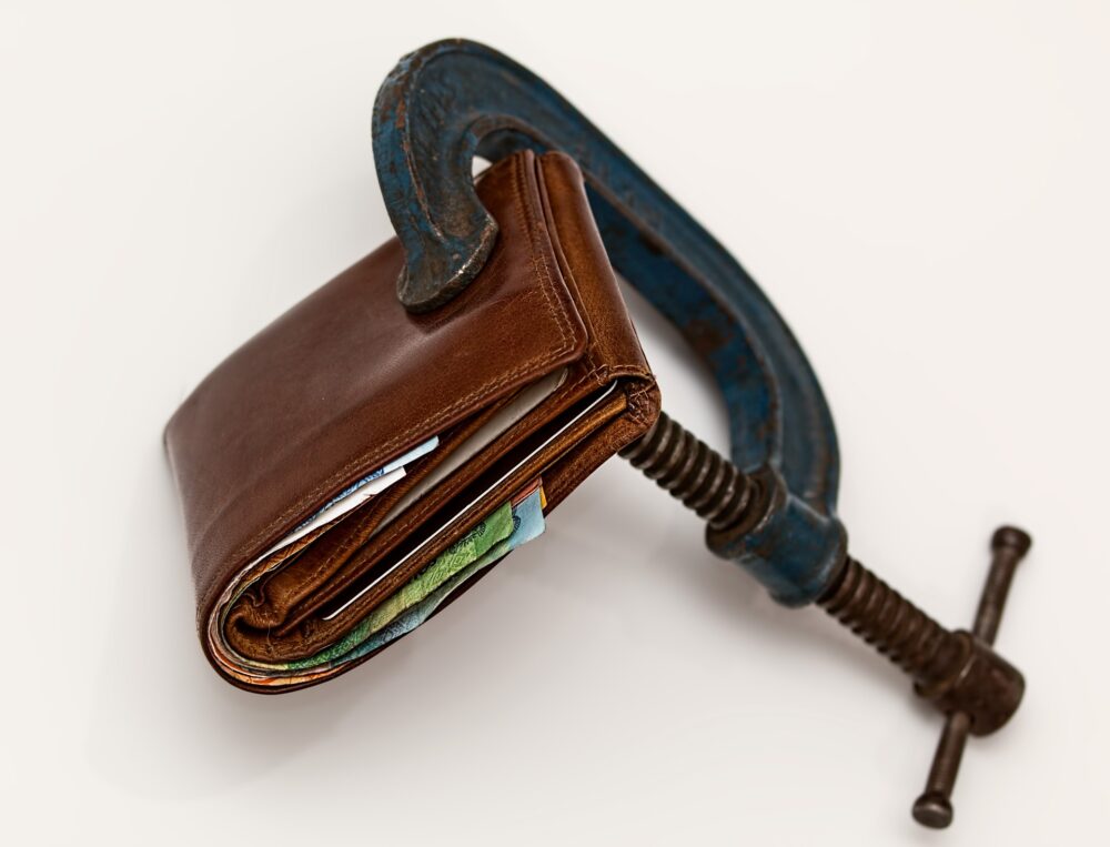 Household hacks to cut energy costs and save money as 45% adults admit they are struggling