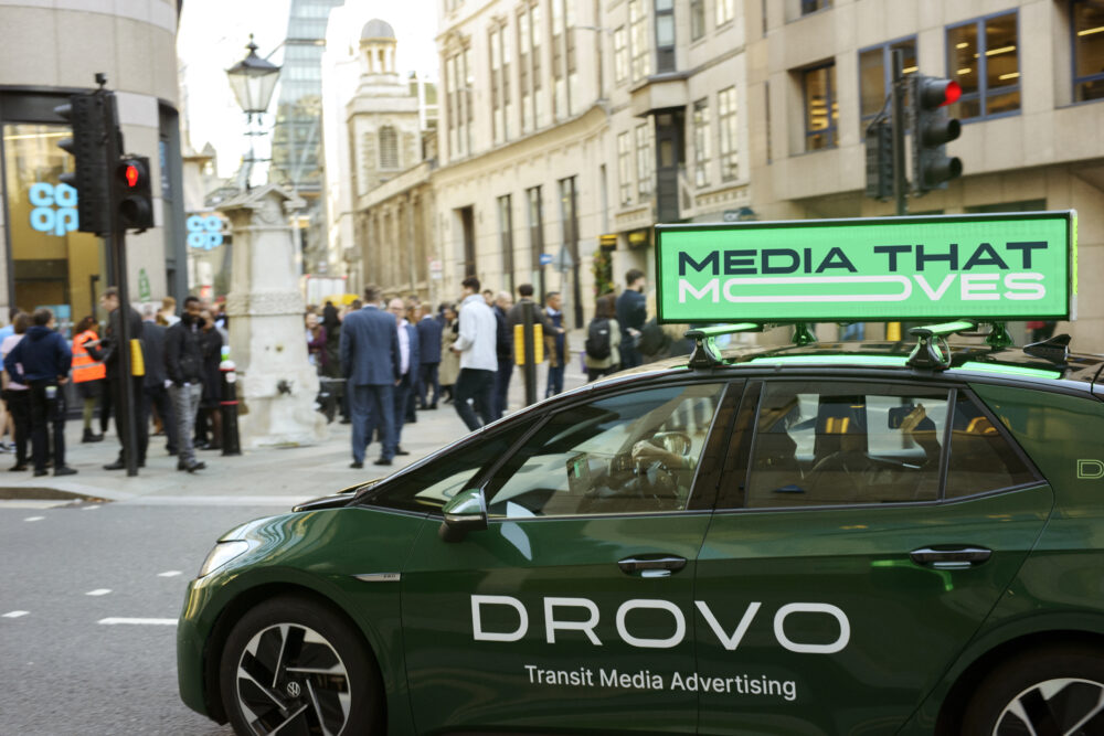 Drovo raises £3m to revolutionise OOH advertising with dynamic digital vehicle topper screens in London