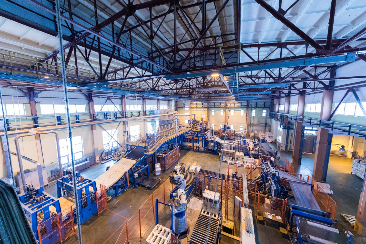 Maximising Efficiency: The Benefits and Considerations of Lift and Shift for Manufacturers