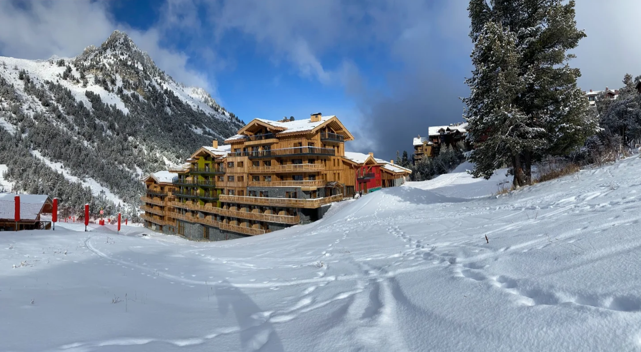 The rise of SNOWMADS – Holiday provider reports spike in people hitting the slopes alone in 2025.