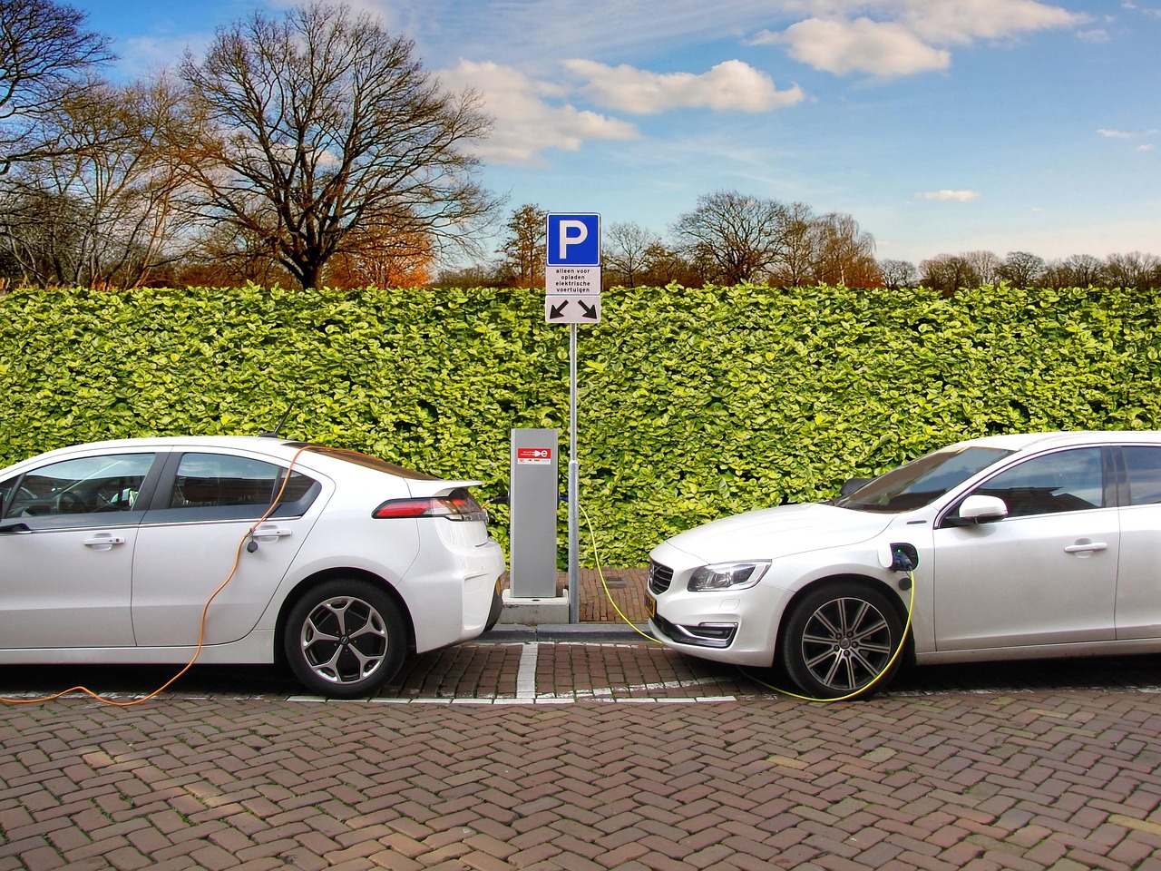 Used EV prices tail off – a 2025 plateau on the cards?