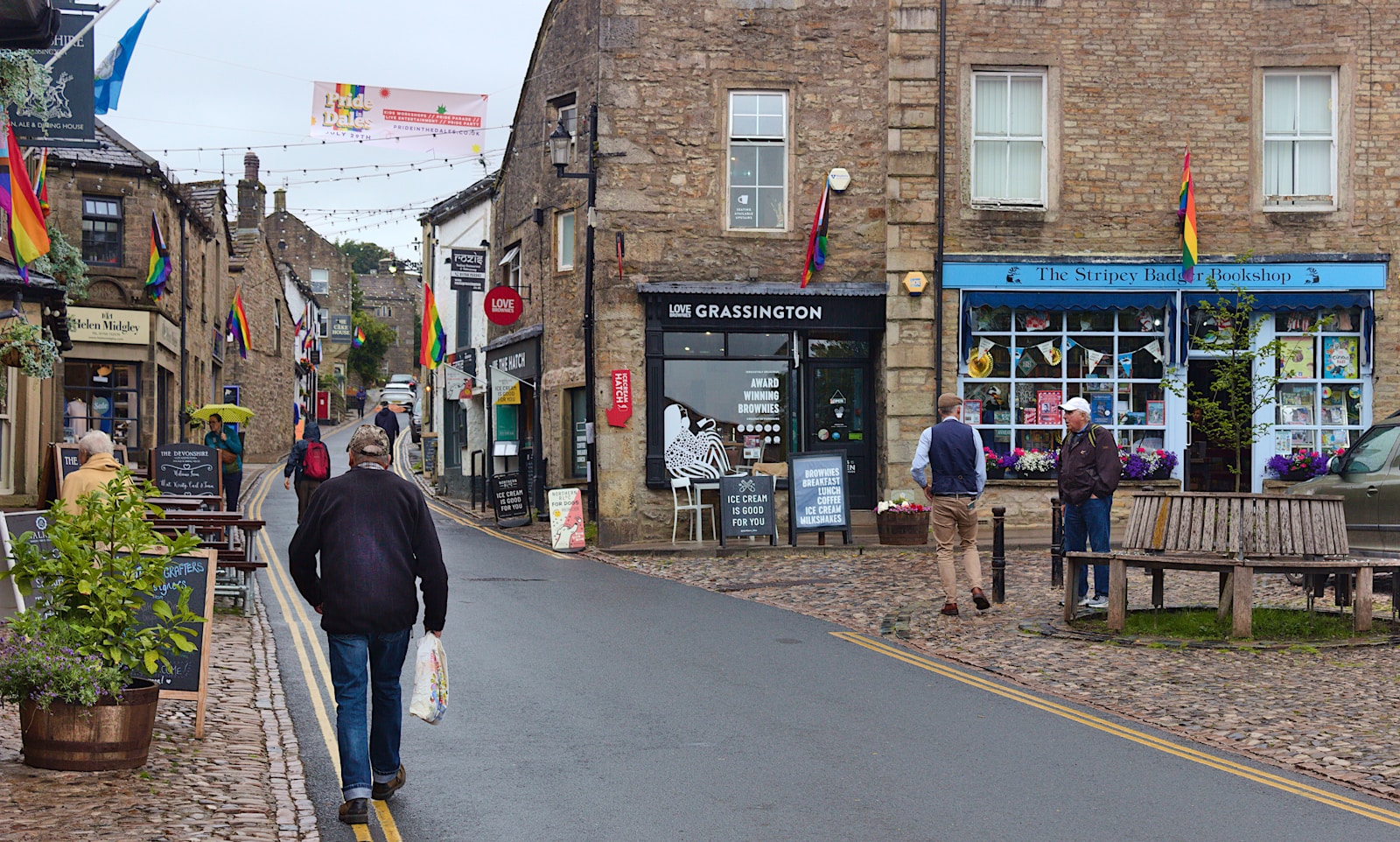 Retail sales plummeted in May as Brits’ spending spree screeched to a halt, says Parcehero.
