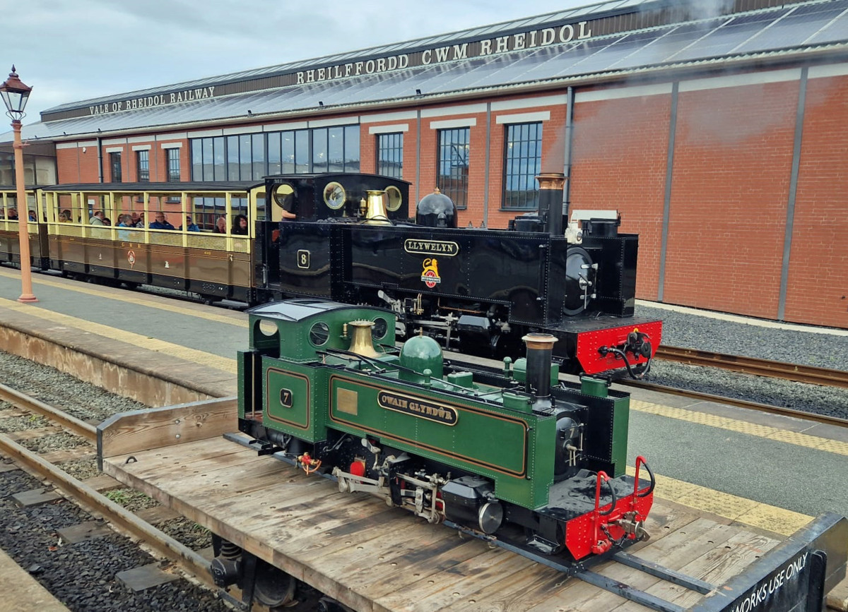 Unique model of Owain Glyndwr loco transfers to Vale of Rheidol Railway