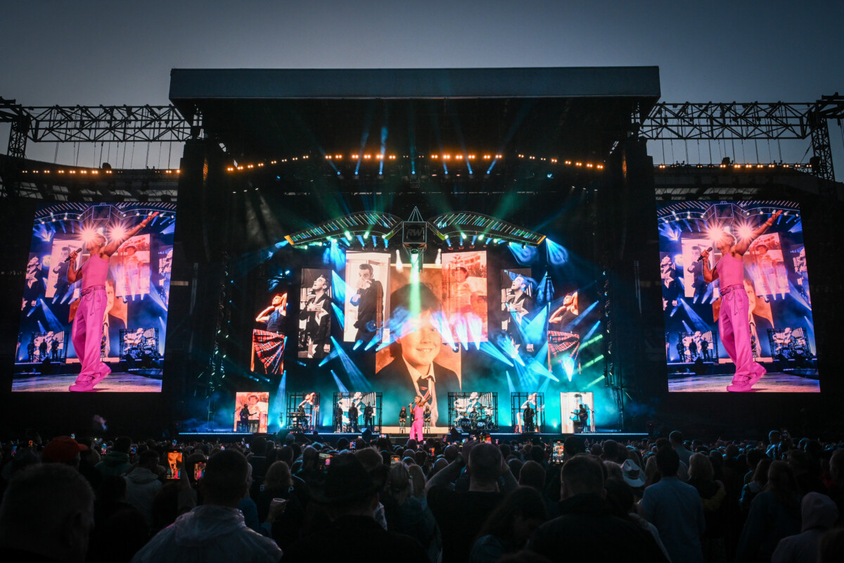 Universal Pixels Selects Panasonic Auto Framing Software For Oasis Reunion Tour