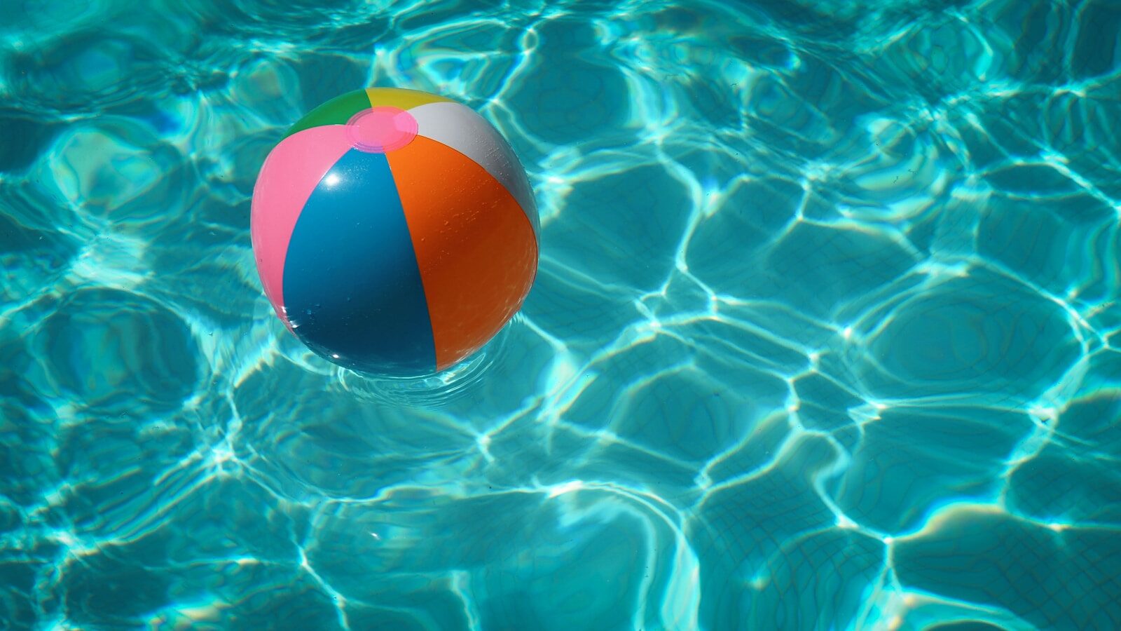 Consumer expert reveals the five mistakes stopping holidaymakers getting last-minute summer bargains